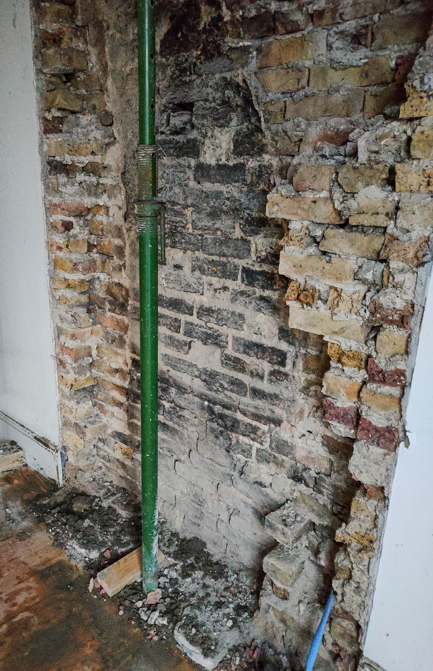Exposing the chimneystack brickwork & support